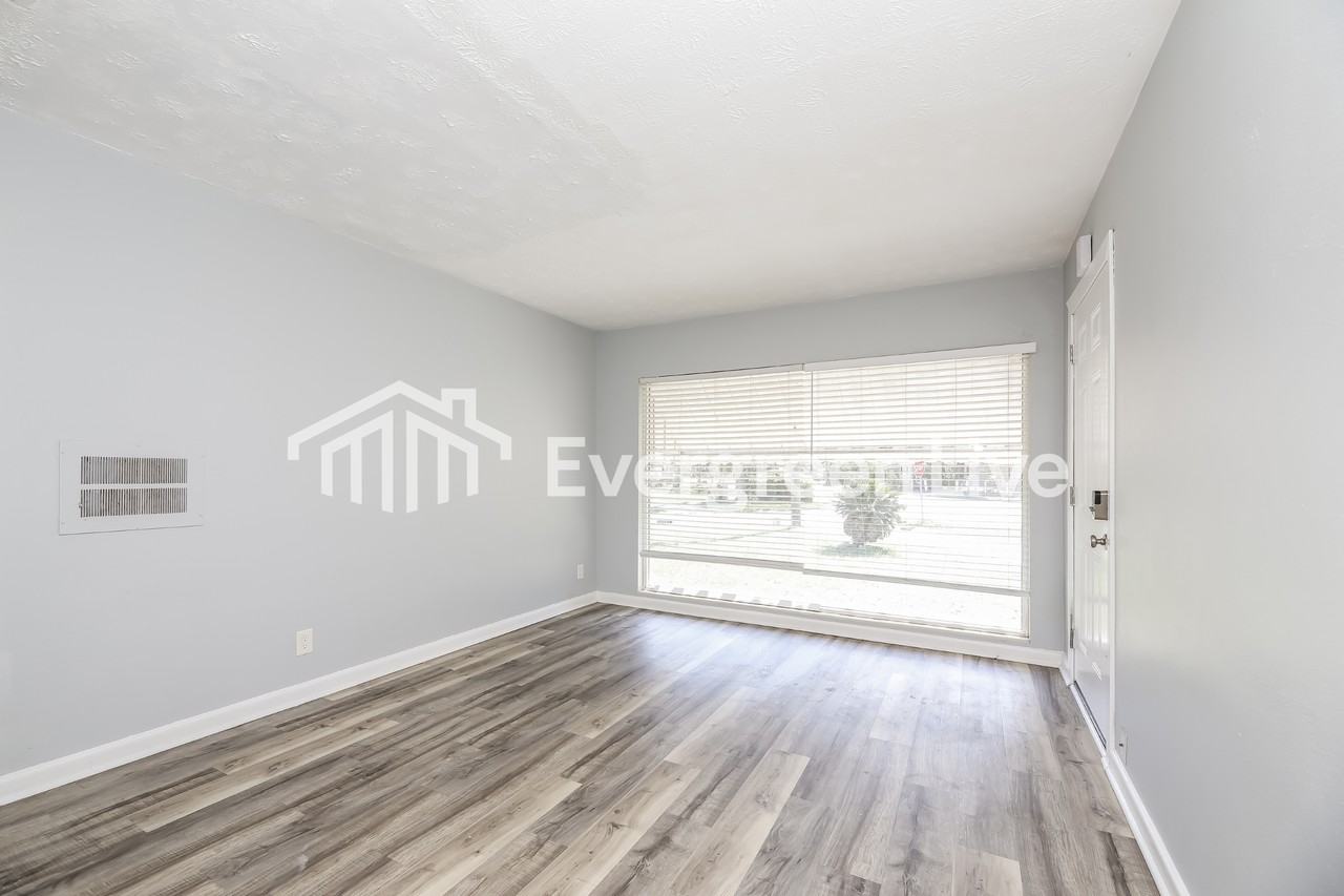 2103 Tegner Dr - Photo 2 of 15