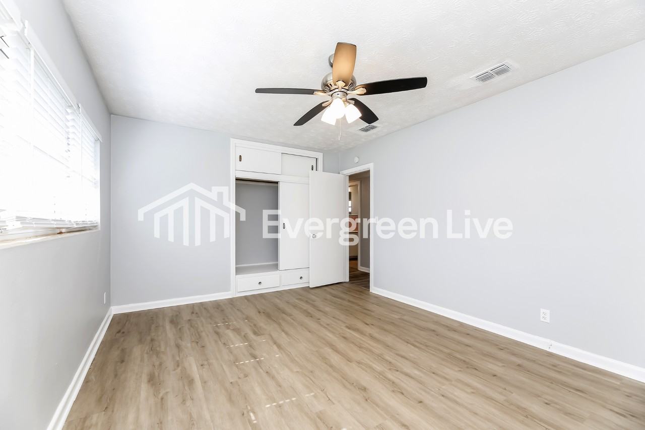 2103 Tegner Dr - Photo 3 of 15