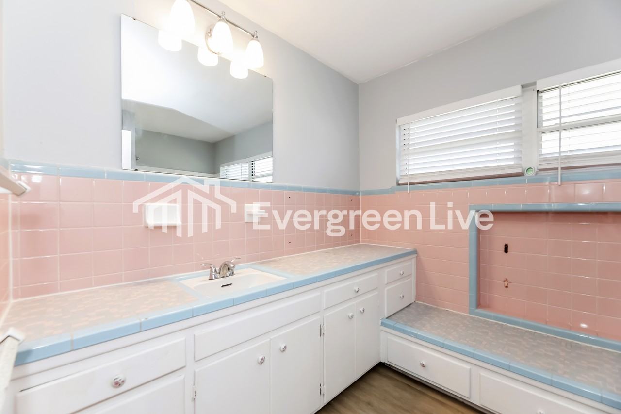 2103 Tegner Dr - Photo 4 of 15