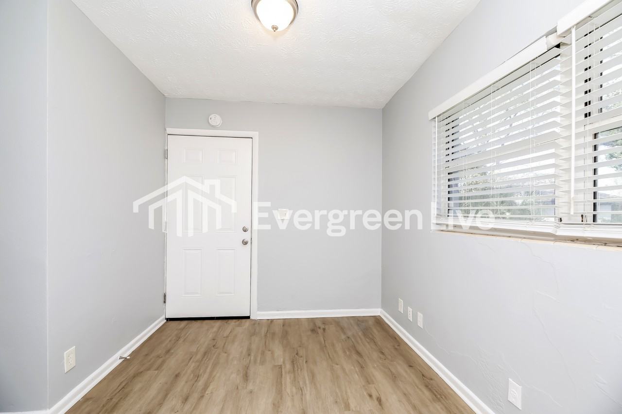 2103 Tegner Dr - Photo 5 of 15