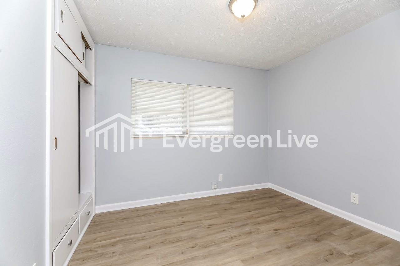 2103 Tegner Dr - Photo 6 of 15