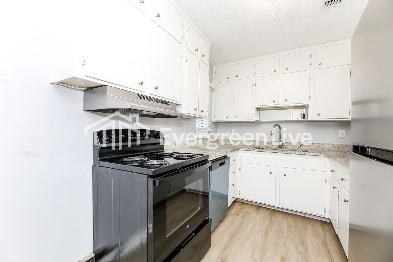 2103 Tegner Dr - Photo 7 of 15