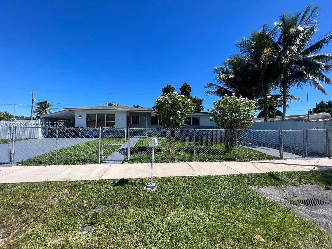 17201 Sw 117th Ct - Photo 2 of 4