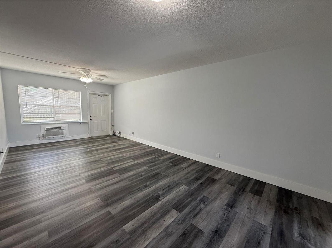 3851 Ne 21st Ave ##19 - Photo 3 of 3