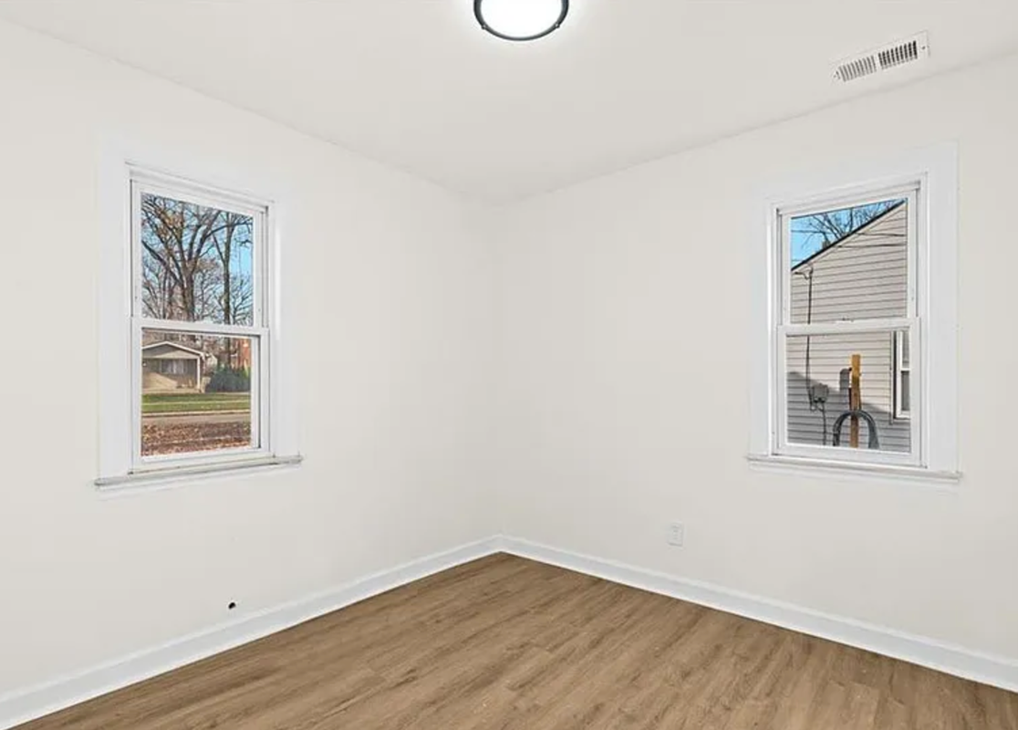 24266 Eureka Ave - Photo 6 of 9