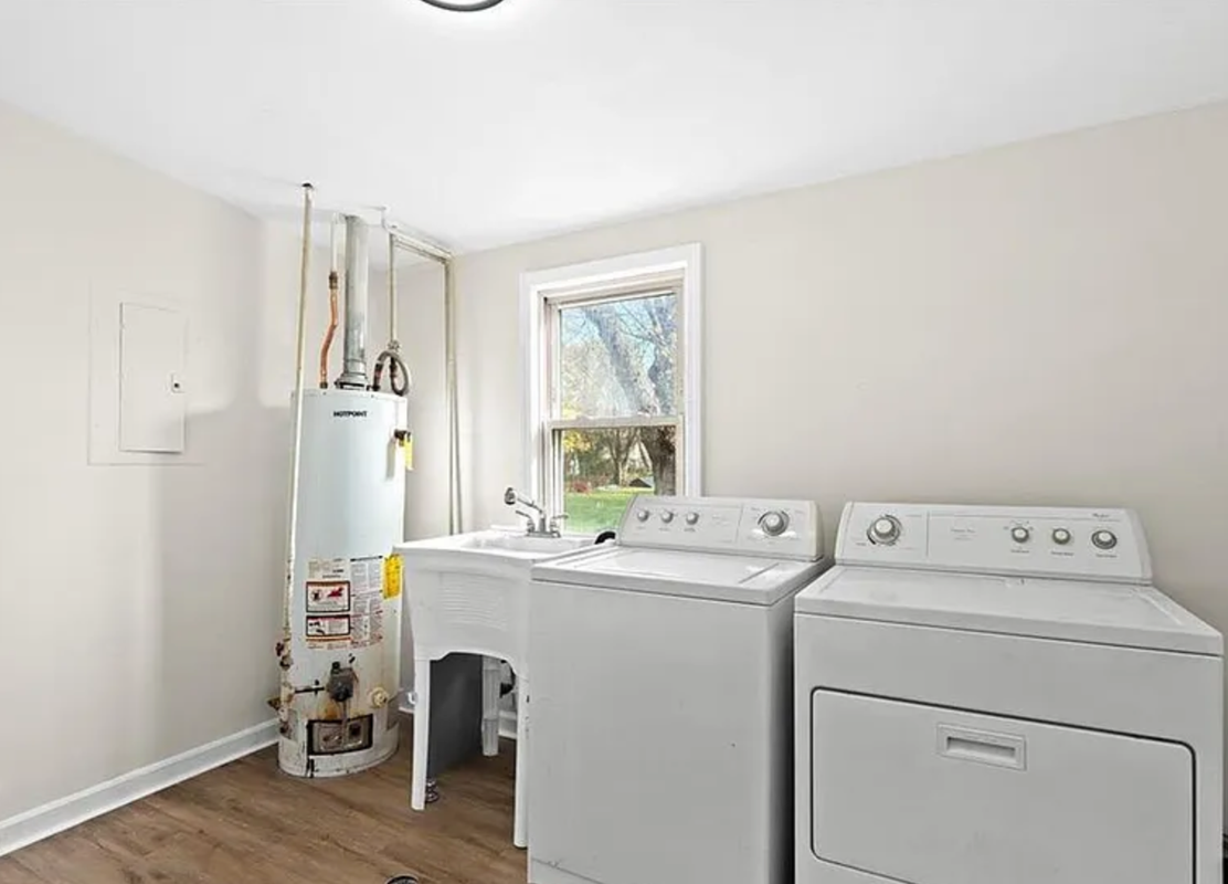 24266 Eureka Ave - Photo 7 of 9