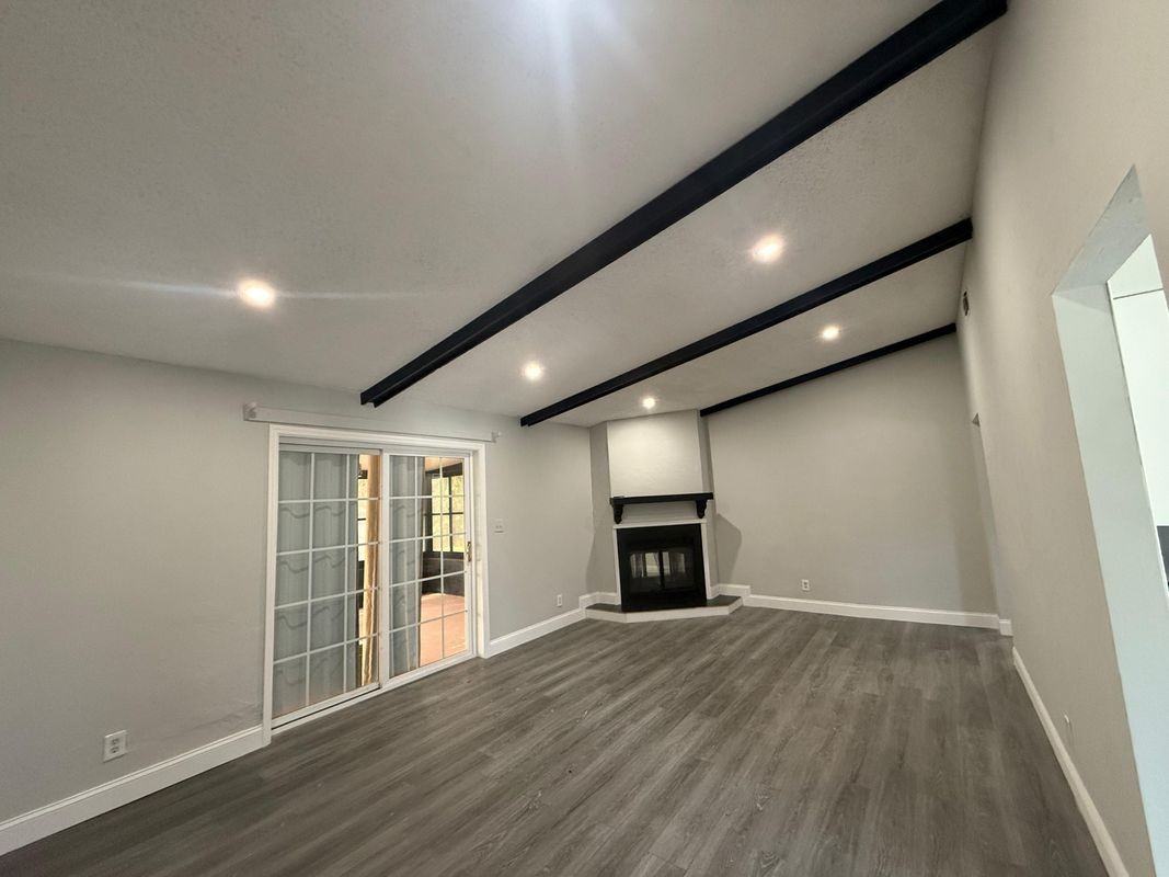 130 Cascade Ave Se - Photo 2 of 18