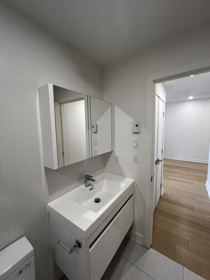 1 Rue Glenmore #411 - Photo 7 of 11