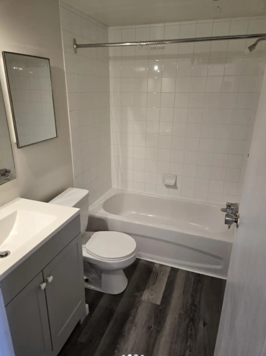 Royal Lady - Photo 2 of 4