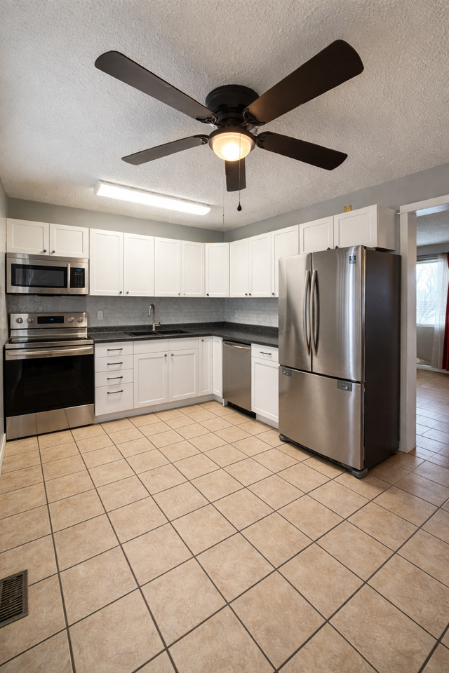 1951 73 St NW – Edmonton, AB - Photo 2 of 16