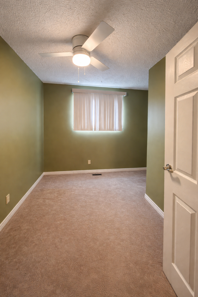 1951 73 St NW – Edmonton, AB - Photo 4 of 16