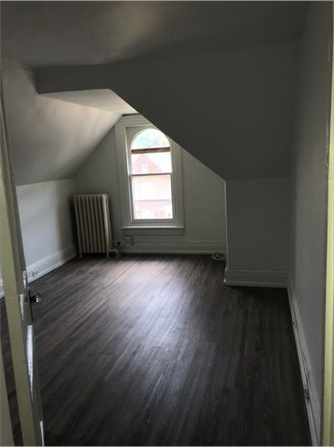 302 FRONTENAC ST - Photo 5 of 8