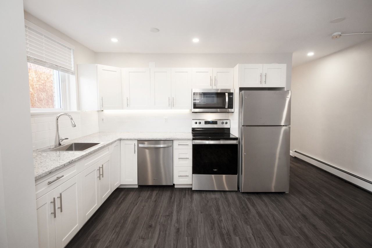 585 Corydon Avenue - Photo 3 of 14