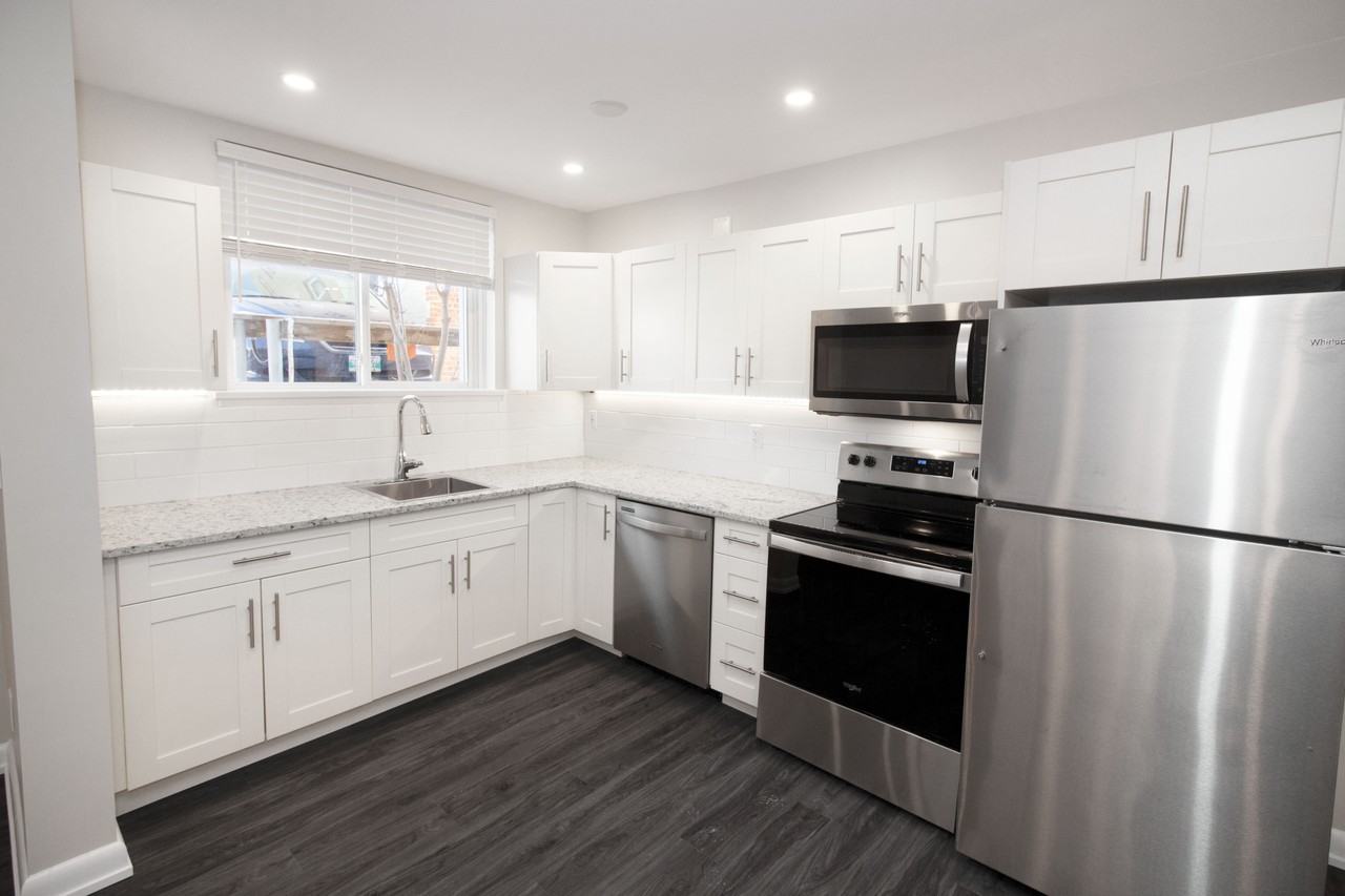 585 Corydon Avenue - Photo 4 of 14