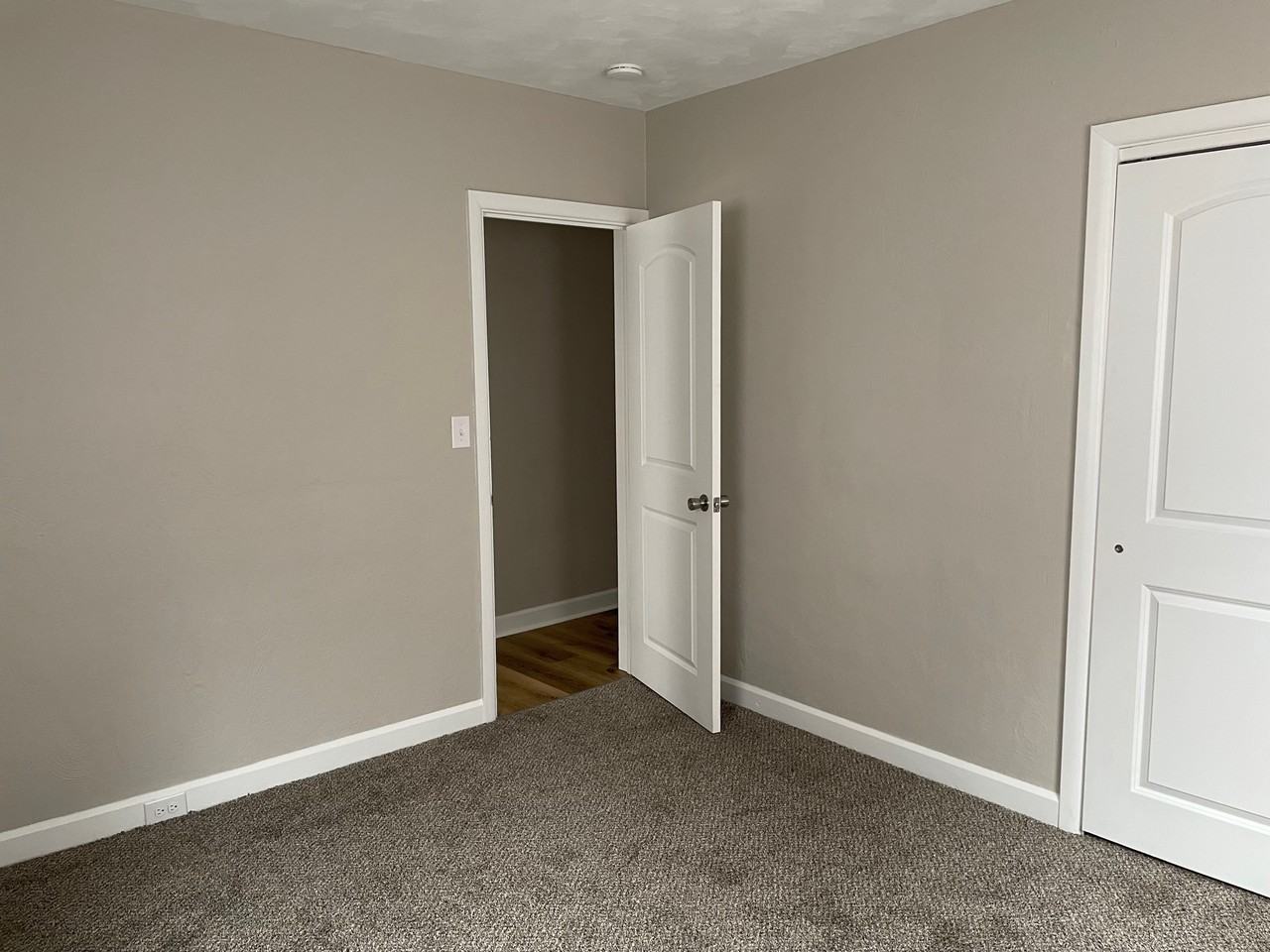 1066 Northview Dr - Photo 5 of 50