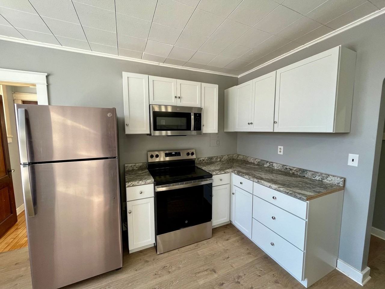 110 S State St - Photo 3 of 14