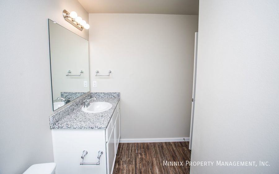 1916 Langford Ave #B - Photo 3 of 37