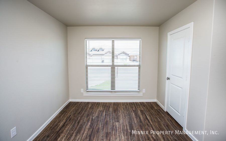 1916 Langford Ave #B - Photo 6 of 37