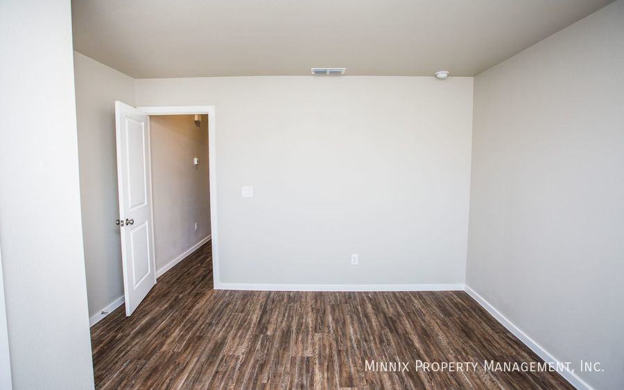 1916 Langford Ave #B - Photo 7 of 37