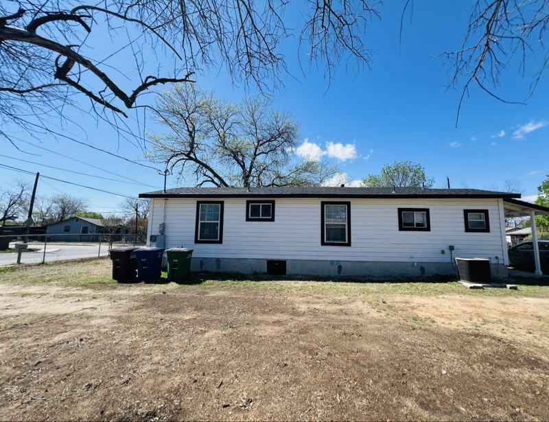 1518 Huron St - Photo 5 of 21