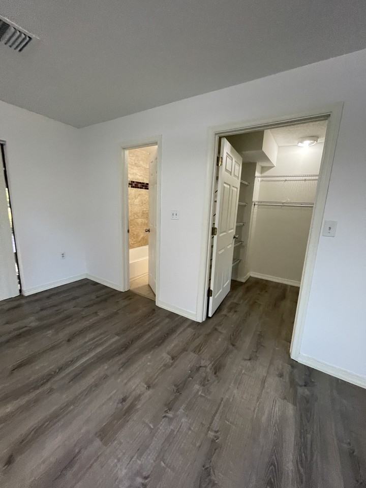 5003 Regina Dr - Photo 2 of 10