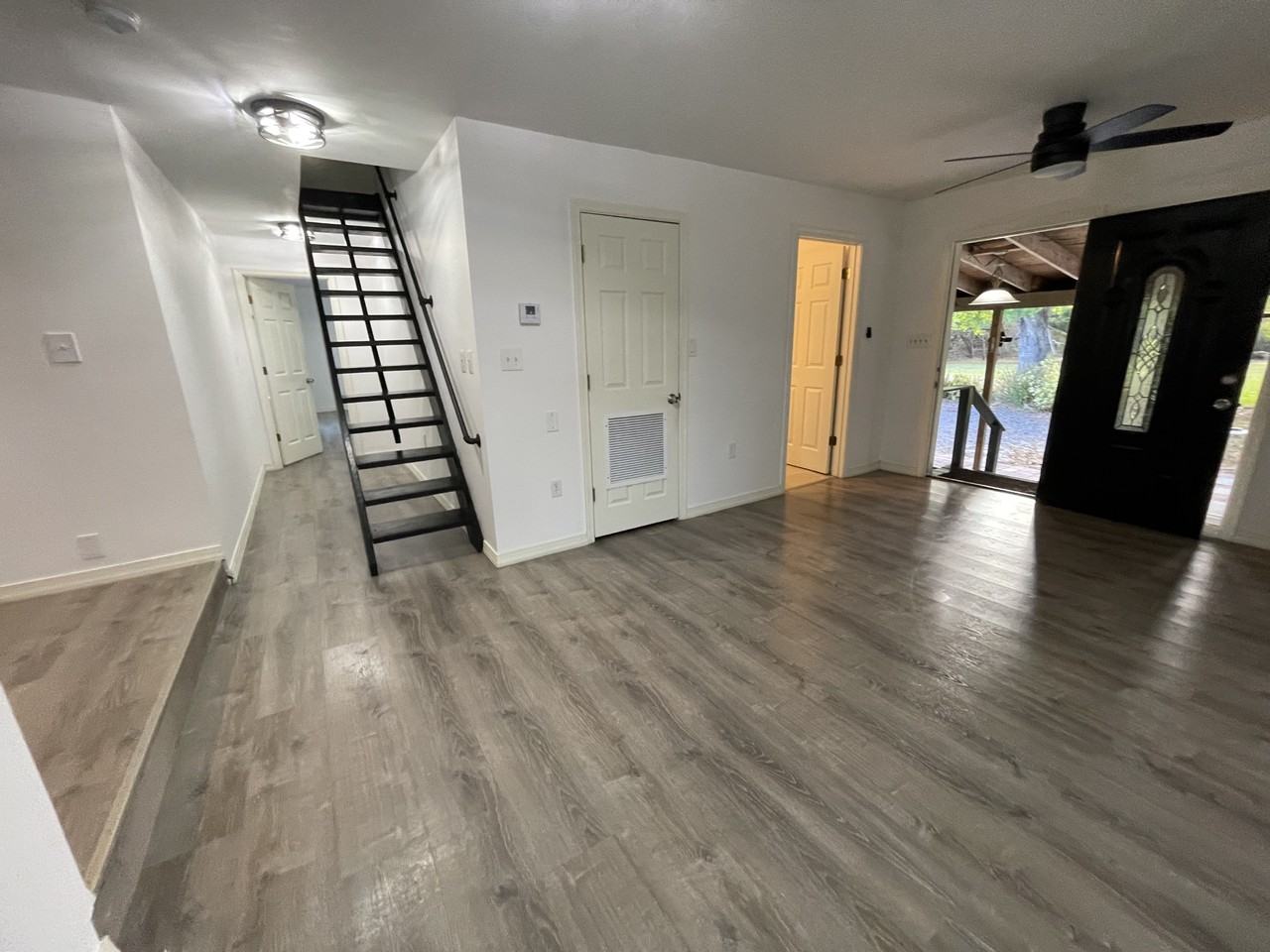 5003 Regina Dr - Photo 4 of 10