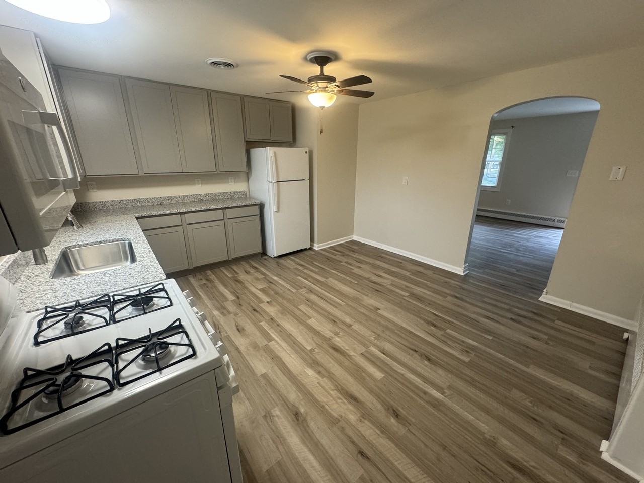 96 N Halsey Rd - Photo 5 of 20