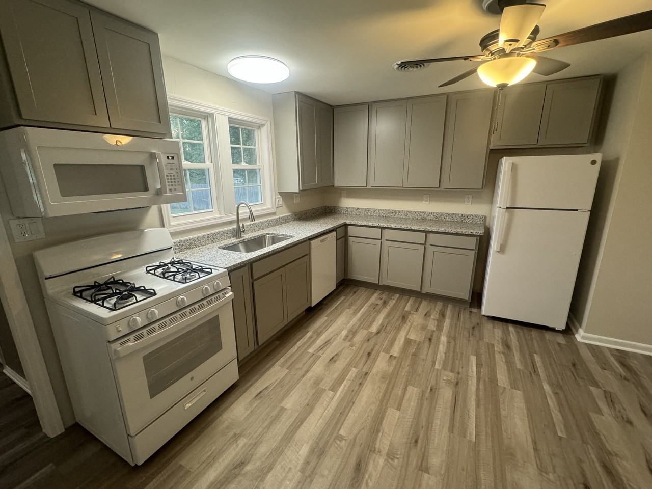 96 N Halsey Rd - Photo 6 of 20