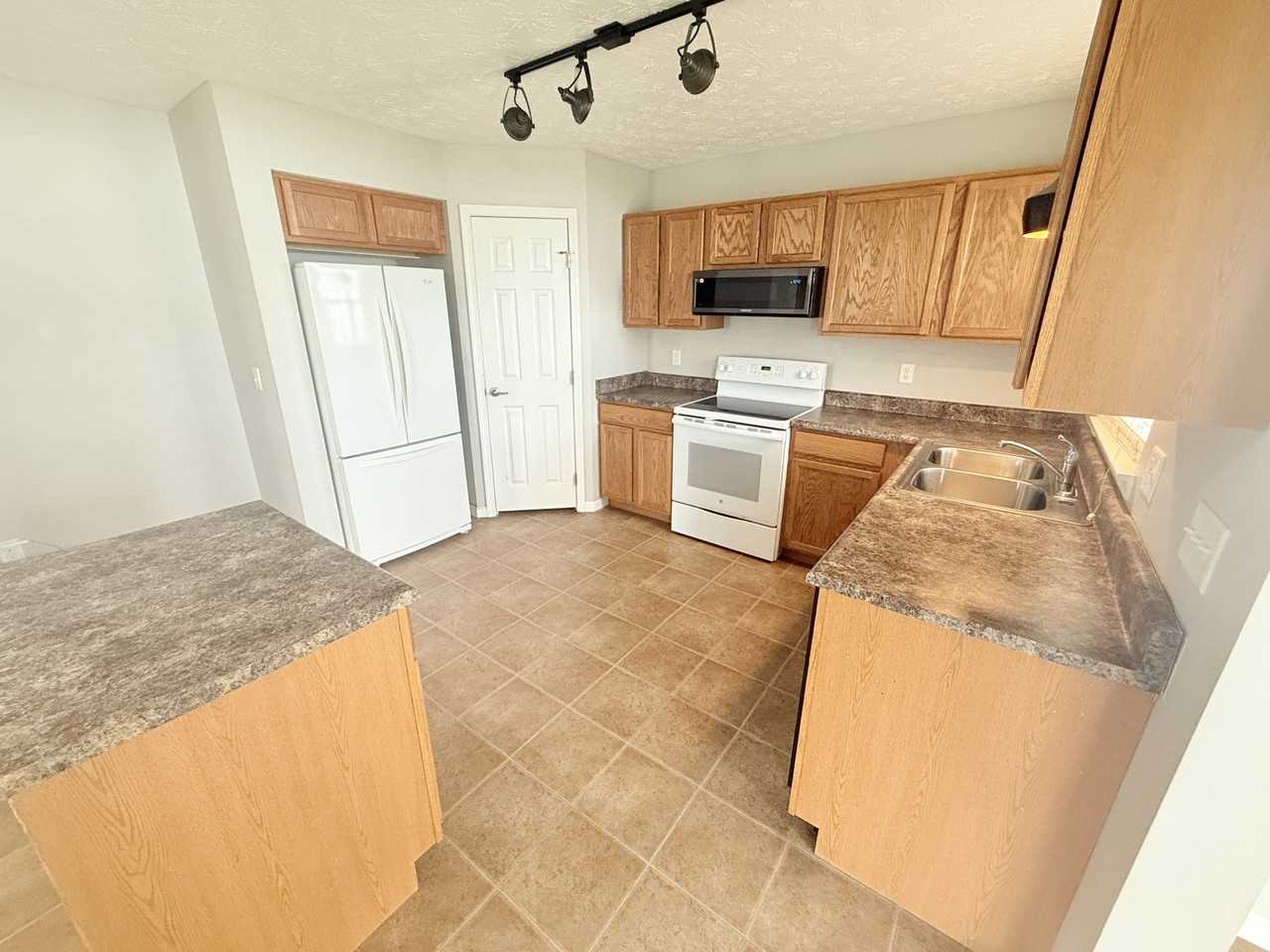 5101 Oak Ave - Photo 2 of 20