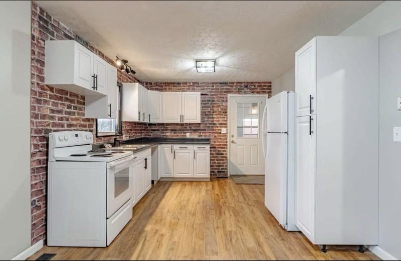 505 W Walnut St - Photo 2 of 10