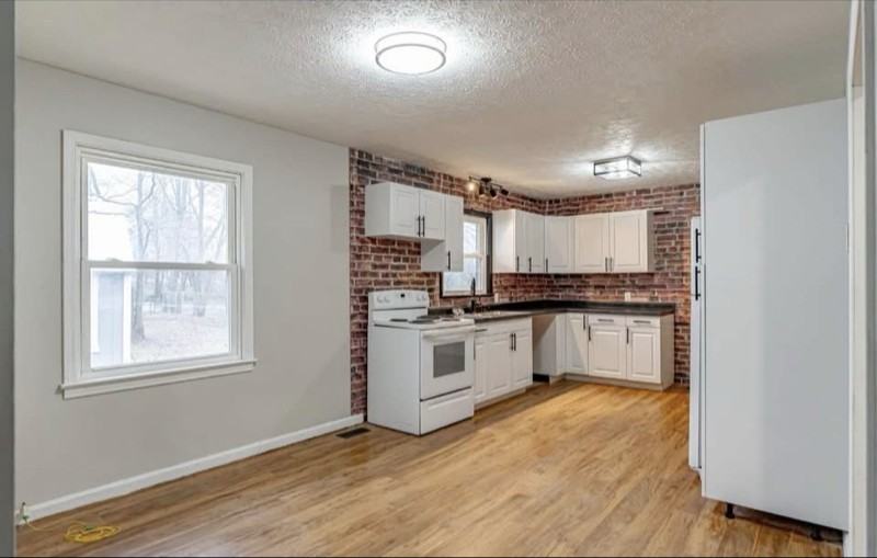 505 W Walnut St - Photo 3 of 10