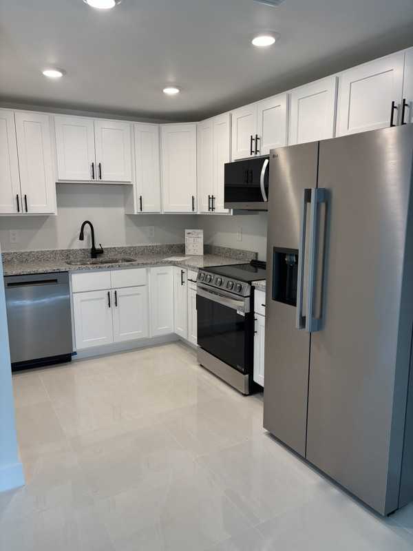 2409/2411 Churchill Ave N #2411 - Photo 2 of 7