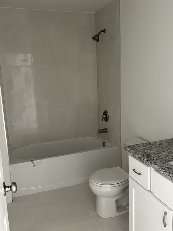 2409/2411 Churchill Ave N #2411 - Photo 4 of 7