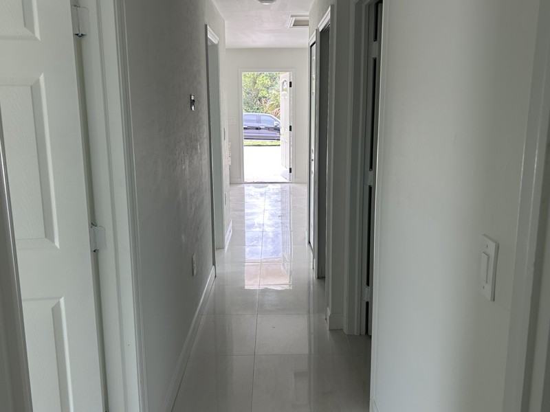 2409/2411 Churchill Ave N #2411 - Photo 6 of 7