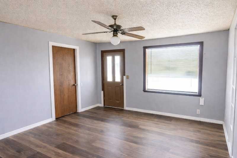 503 W Birch St - Photo 4 of 7