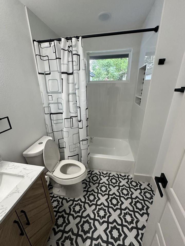 1219 Adelaide Dr - Photo 6 of 7