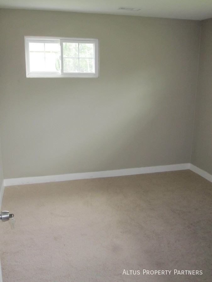 16535 Spaulding Ave - Photo 5 of 8