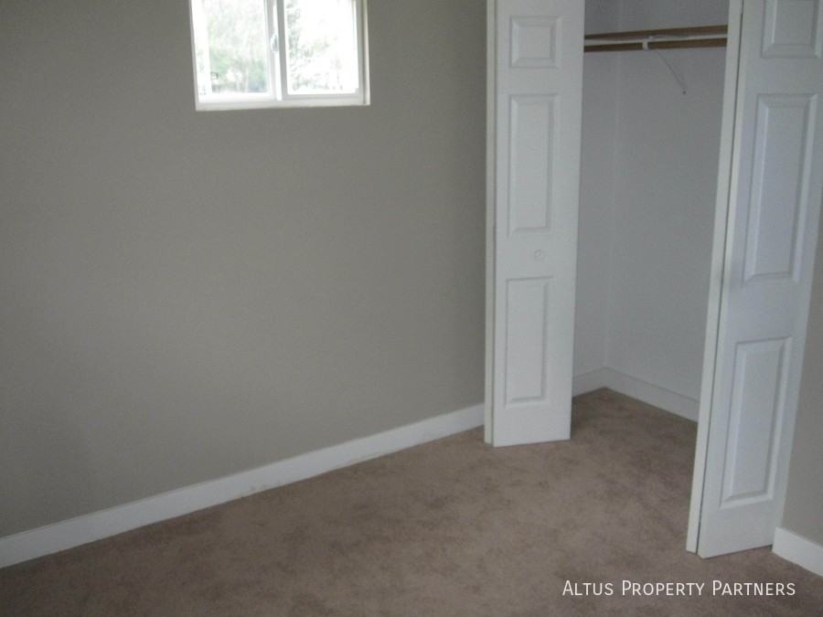 16535 Spaulding Ave - Photo 6 of 8