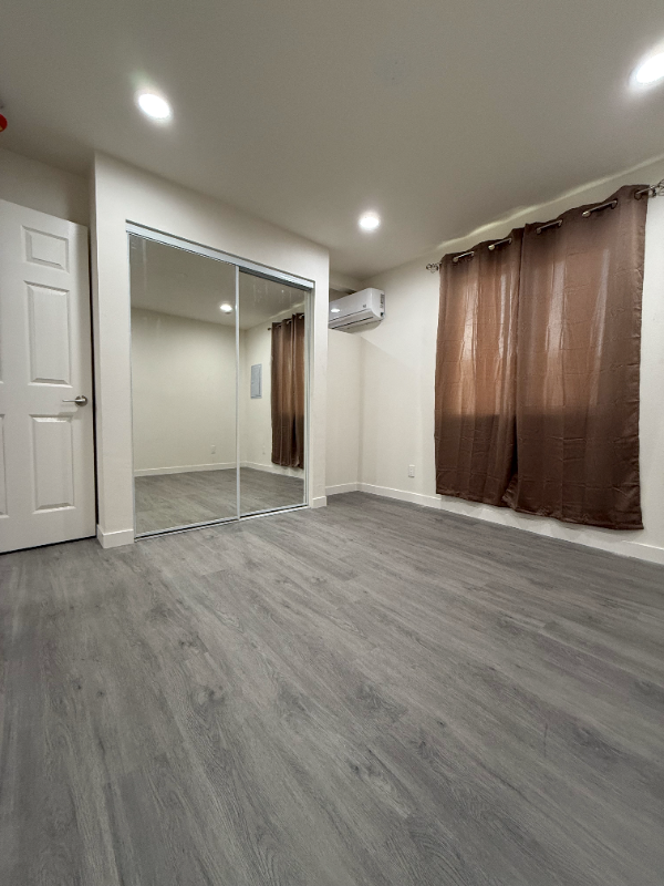 1518 N Broadway #1 - Photo 5 of 8