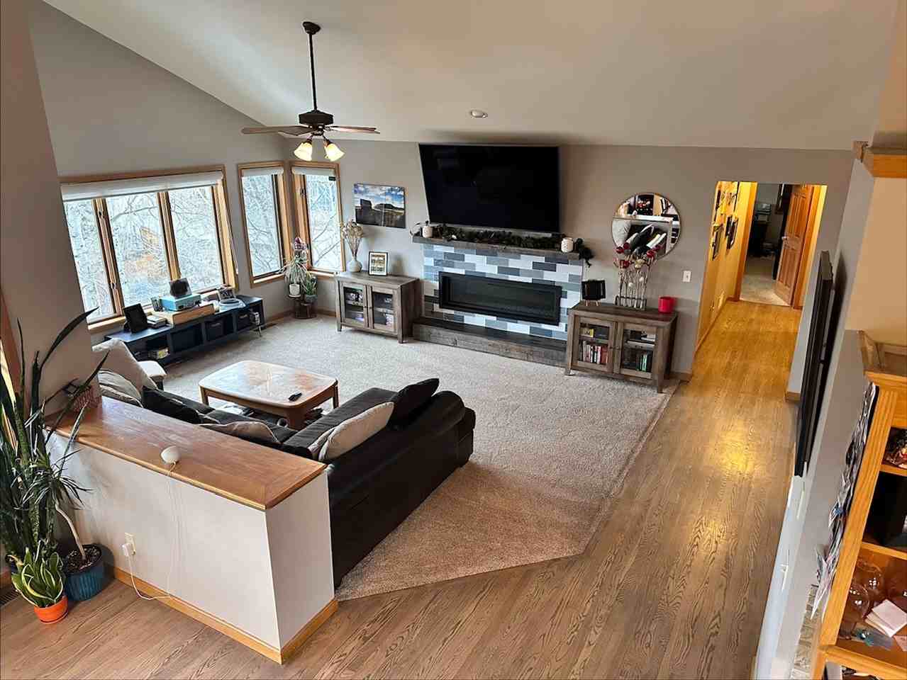 318 Blackberry Ln - Photo 2 of 20