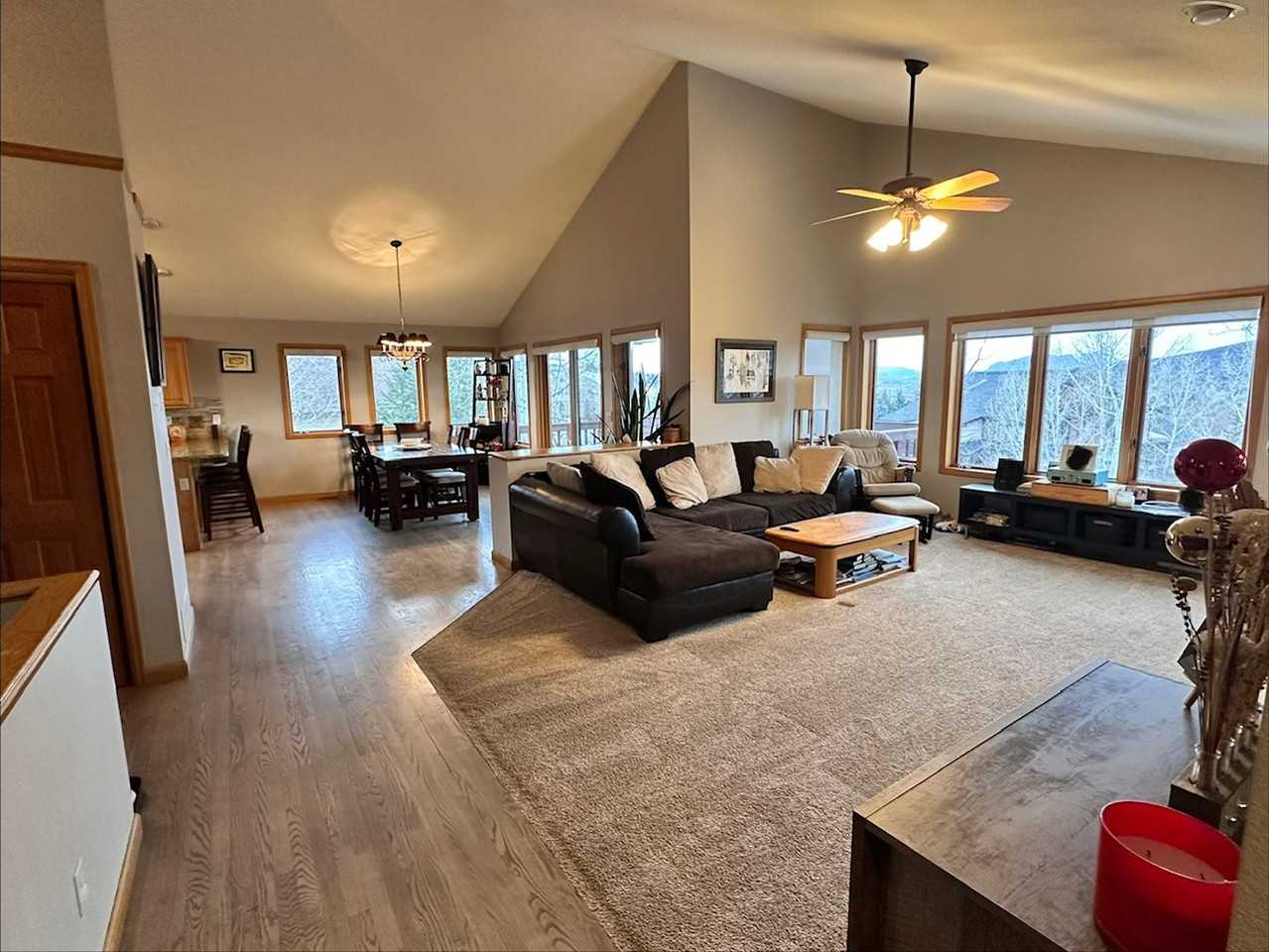 318 Blackberry Ln - Photo 5 of 20