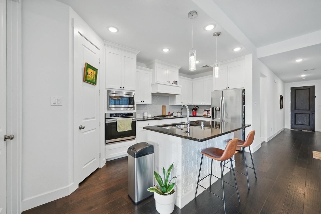 5821 Liberty Hill Dr - Photo 2 of 16