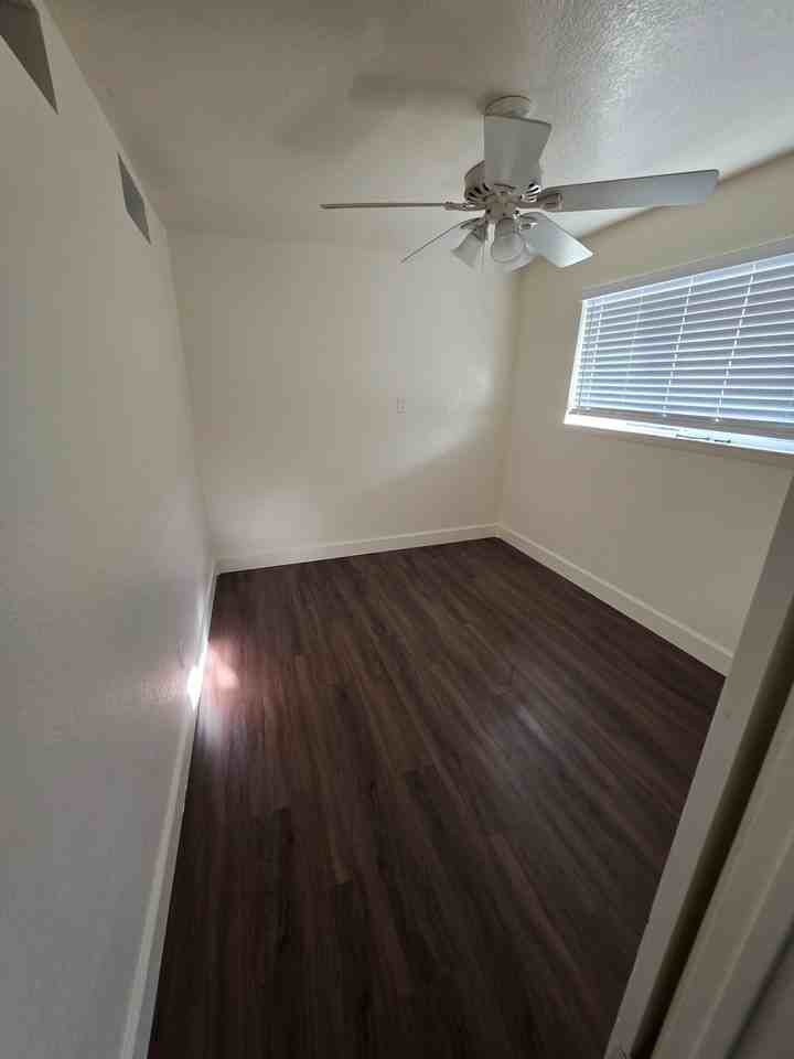 1203 Floyd Ave #B - Photo 6 of 8