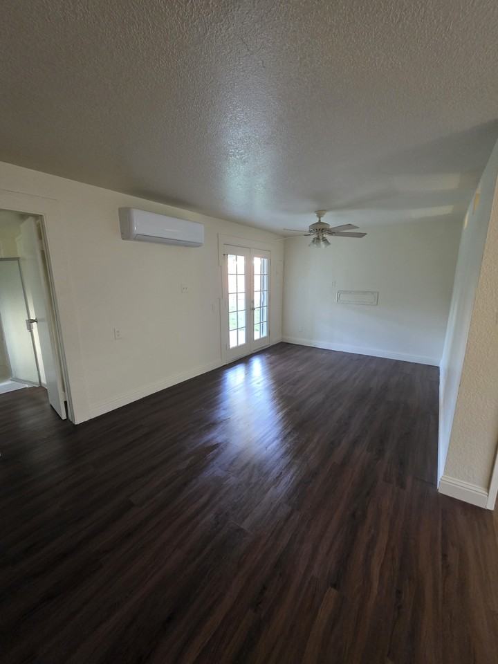 1203 Floyd Ave #B - Photo 7 of 8