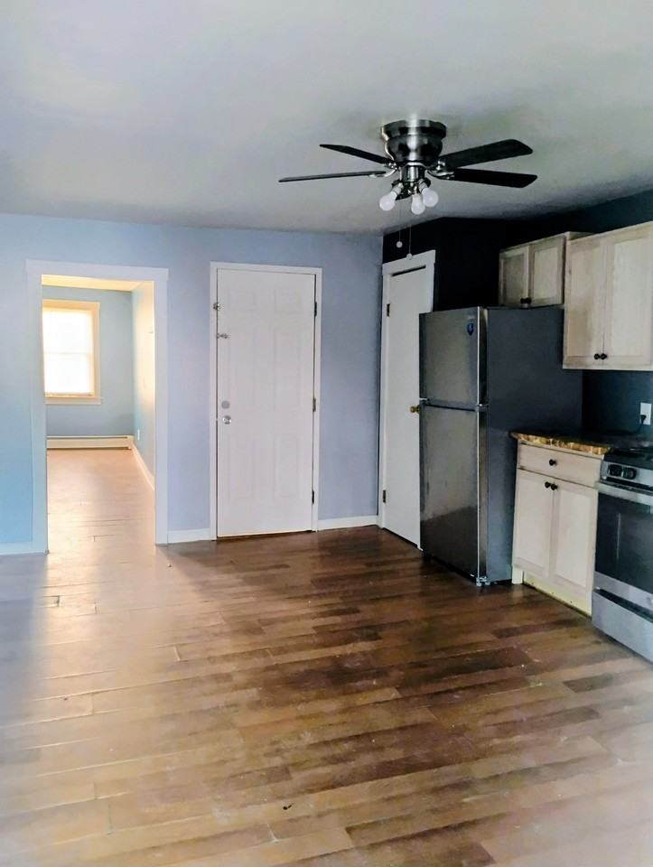 100 Ashland St #E - Photo 3 of 9