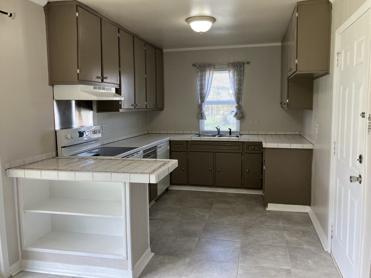 7517 Madison Dr - Photo 5 of 18