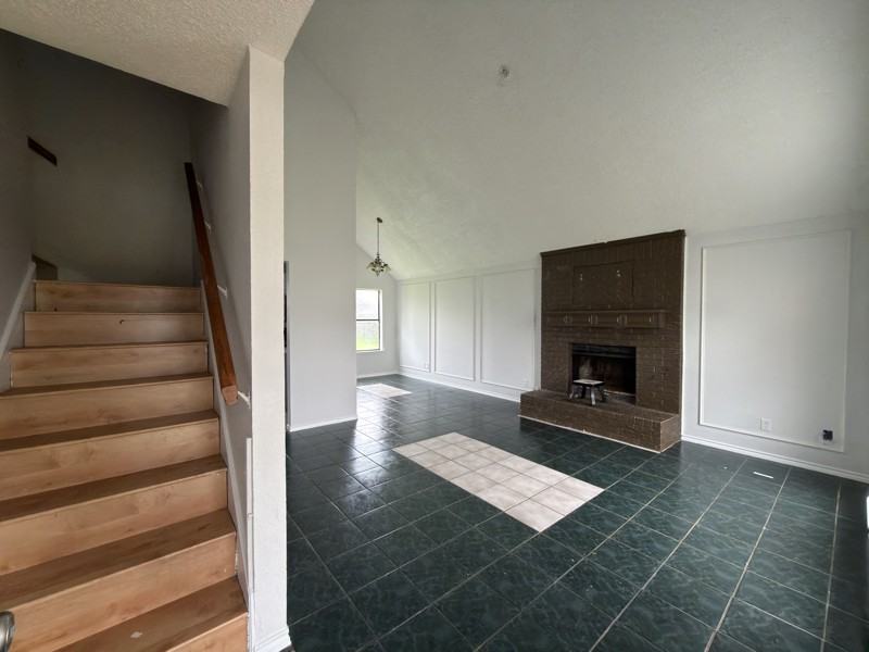 1207 Charles Dr - Photo 2 of 19