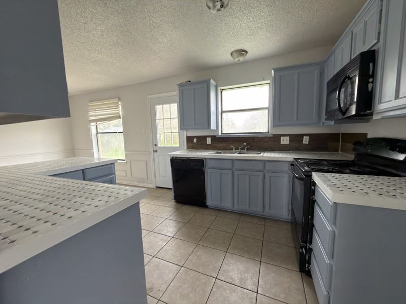 1207 Charles Dr - Photo 4 of 19