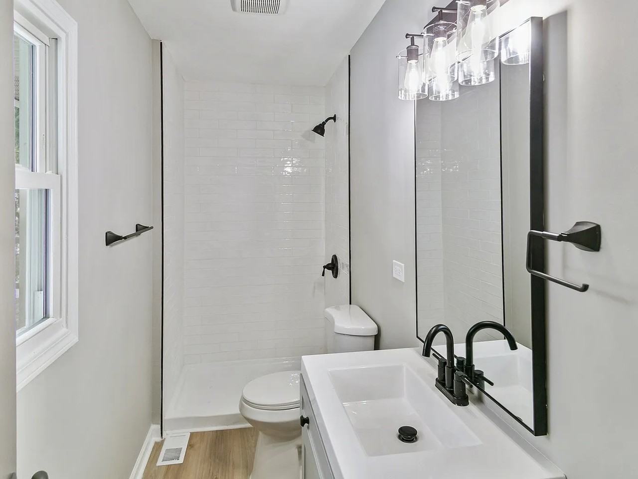 1612 Wildwood Dr - Photo 2 of 9