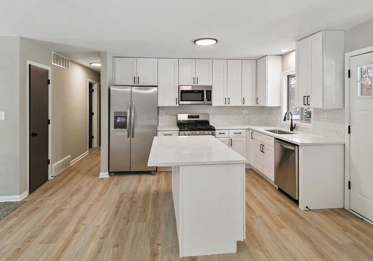 1612 Wildwood Dr - Photo 3 of 9